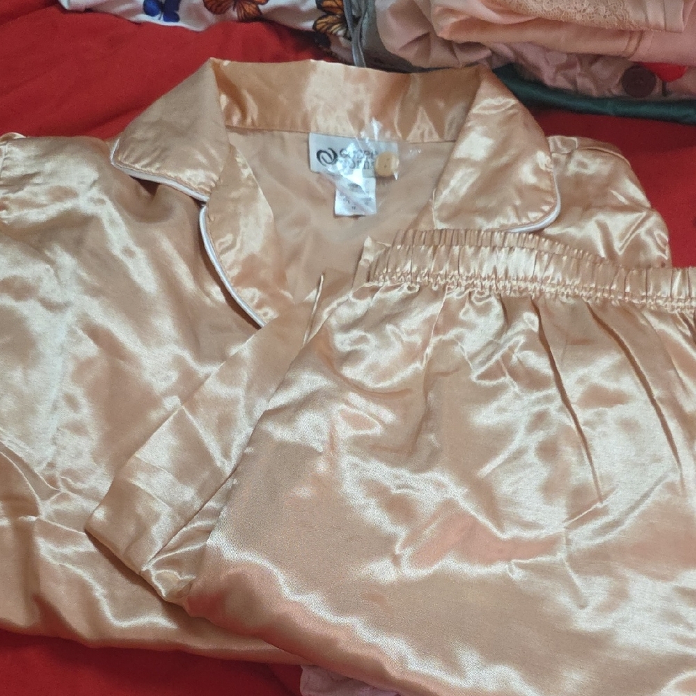 Luxurious Satin Women's Pajama Set in Gold